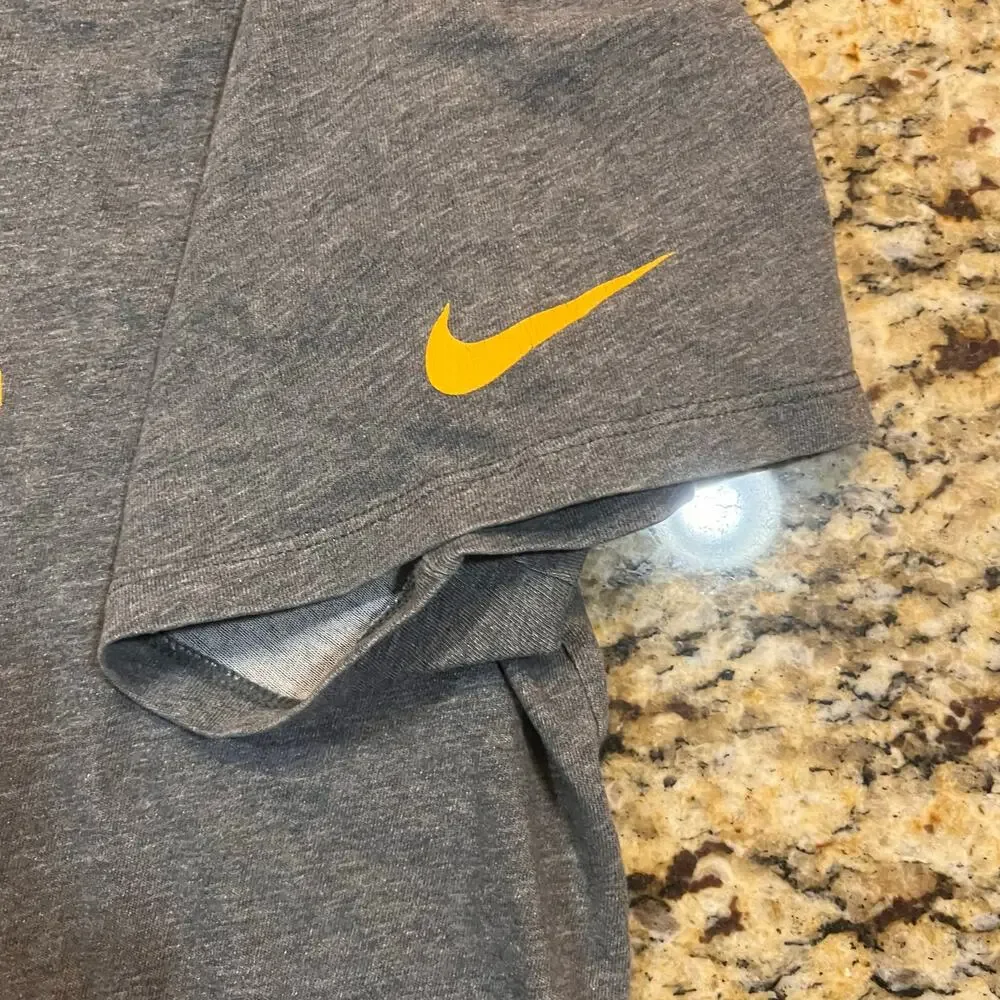 The Nike‎ Tee Green Bay Packers Men XL Gray Yellow Short Sleeve Shirt